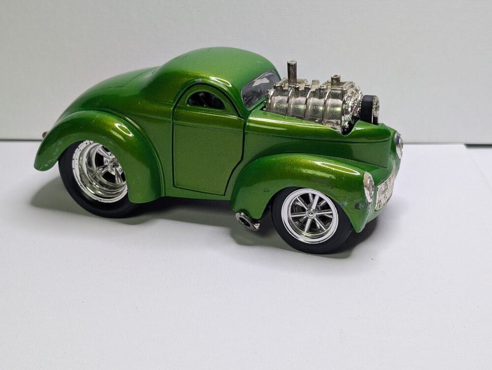 Muscle Machines 2004 Willys Coupe 1:18 Diecast Green Hot Rod Funline 8"